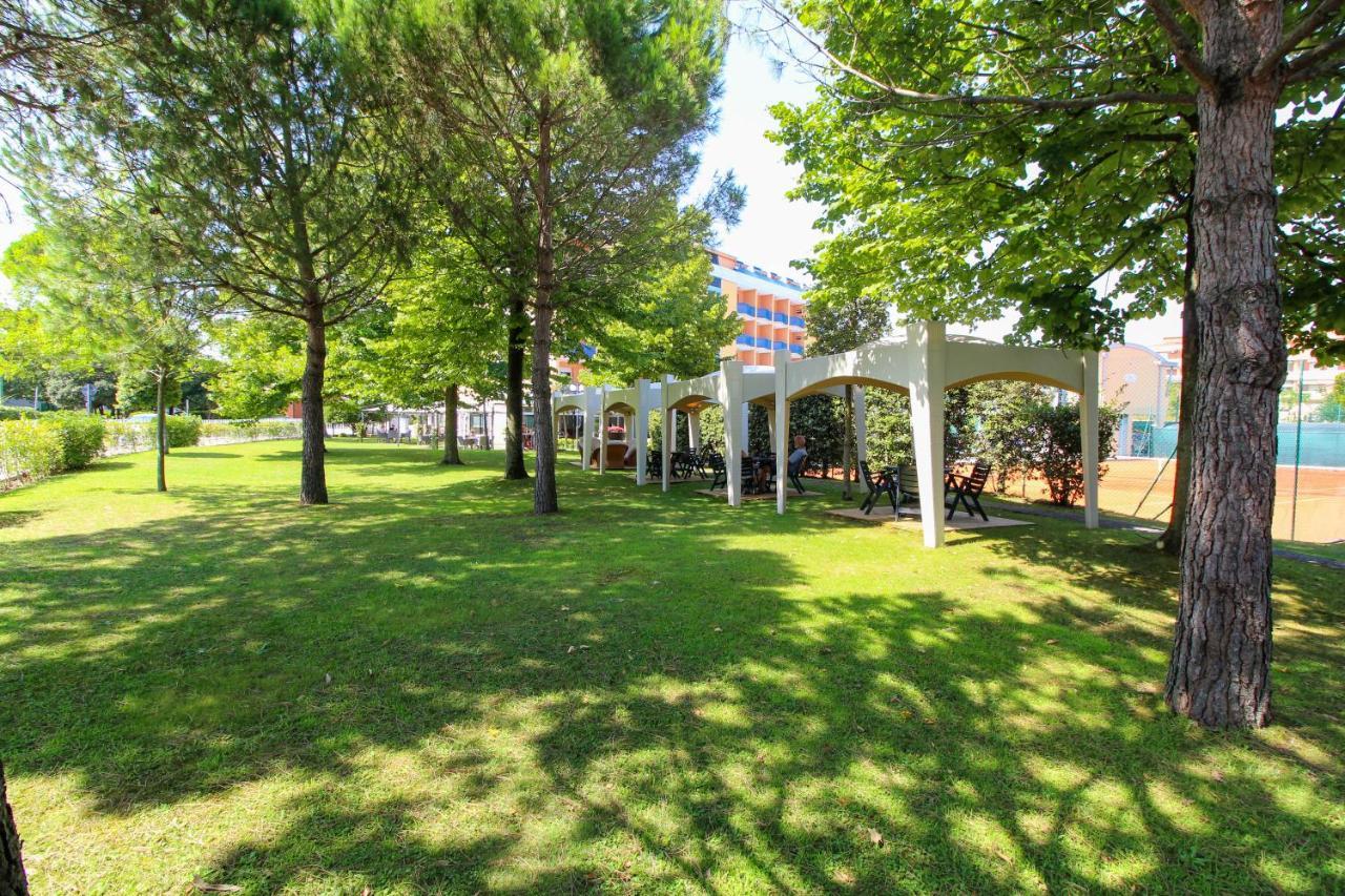 Grand Hotel Esplanada Бибионе Экстерьер фото